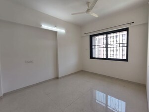 Room in 2 BHK Apartment at Kohinoor Viva City, Dhanori – for Rent