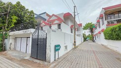 3.5 BHK + Pooja Room,Extra Room Villa For Rent in Saket