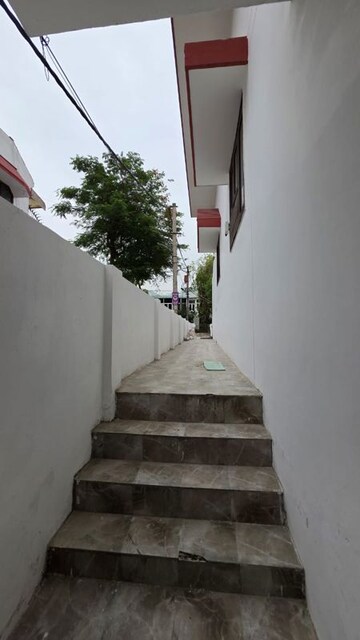 Staircase in 3.5 BHK Villa at Saket – for Rent