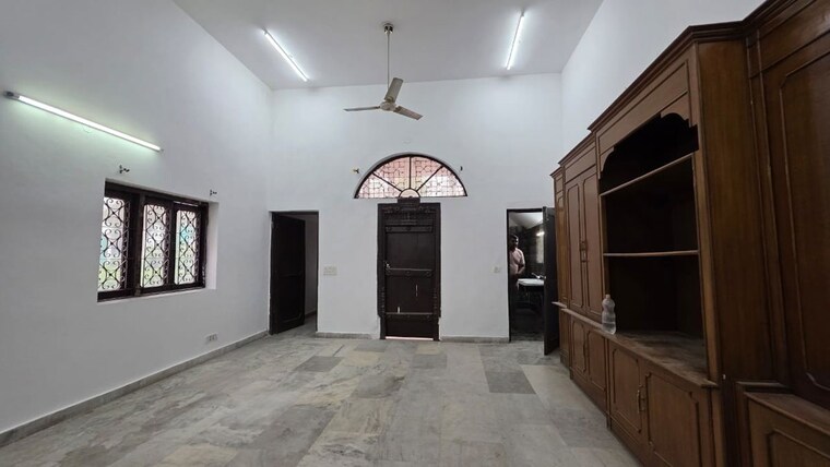 Room, saket 3.5 Bedroom 3500 Sq.Ft. Villa In Saket Delhi 9968656