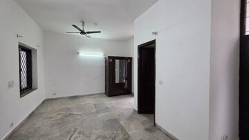 Room in 3.5 BHK Villa at Saket – for Rent