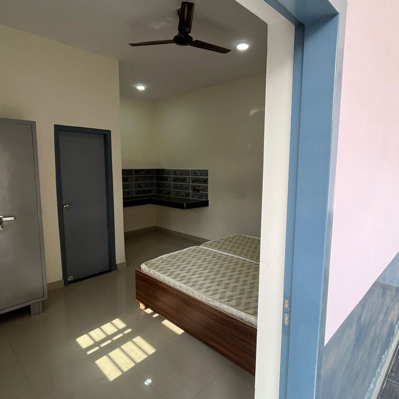 1 Rk+ Study Room Builder Floor For Rent in DLF Arcade 68