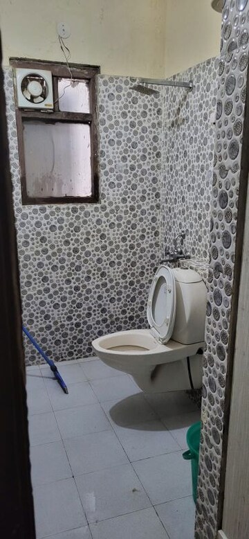 Bathroom in 1 BHK Builder Floor at Minarch Tower, Sector 44 – for Rent