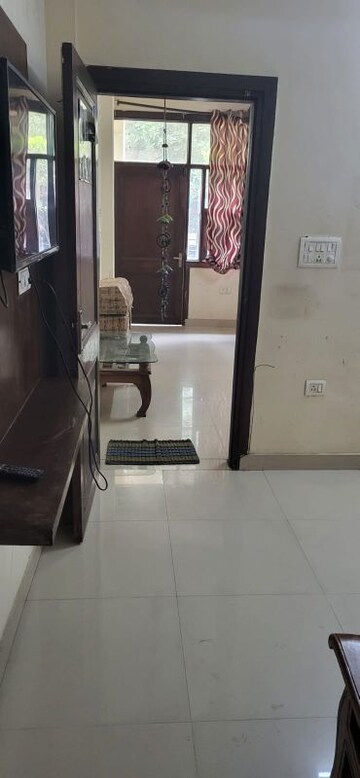 Furnished Amenities in 1 BHK Builder Floor at Minarch Tower, Sector 44 – for Rent