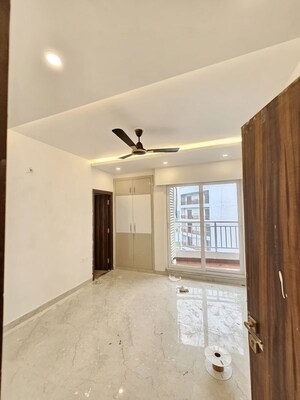 Room in 3.5 BHK Apartment at Omaxe Residency, Gomti Nagar – for Sale