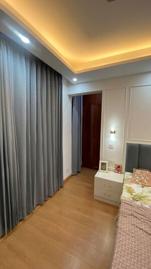 Room in 2 BHK Apartment at ILD Grand, Sector 37c – for Rent