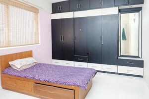 Bedroom in 2 BHK Apartment at Tingre Nagar – for Rent