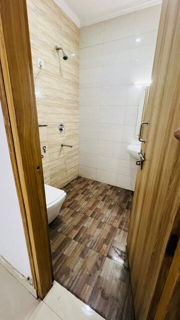 Balcony in 1.5 BHK Builder Floor at Vipul Square, Sushant Lok I – for Rent