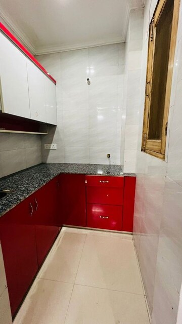 Kitchen in 1.5 BHK Builder Floor at Vipul Square, Sushant Lok I – for Rent