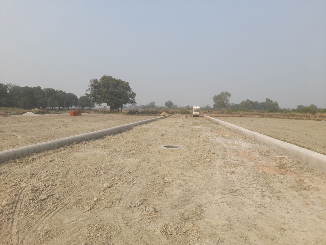 Plot For Sale in Mohanlalganj