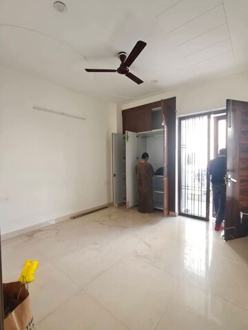 Room in 2 BHK Builder Floor at Sector 46 – for Rent