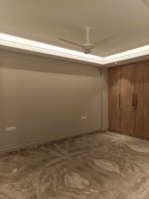 Room in 3 BHK Builder Floor at Panchsheel Enclave – for Rent