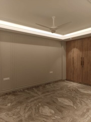 Room in 3 BHK Builder Floor at Panchsheel Enclave – for Rent