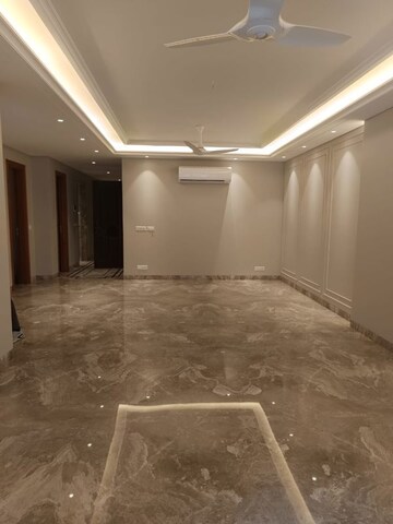 Room in 3 BHK Builder Floor at Panchsheel Enclave – for Rent