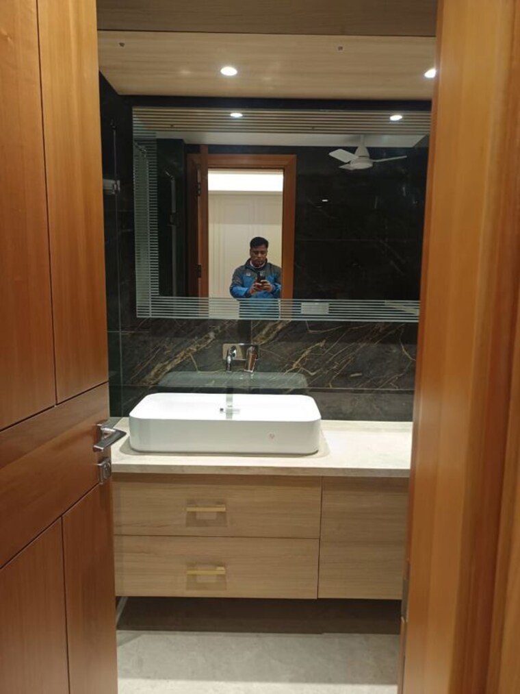 Bathroom, panchsheel enclave 3 Bedroom 265 Sq.Yd. Builder Floor In Panchsheel Enclave Delhi 9969017