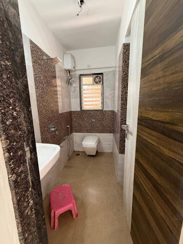 Bathroom, azad nagar 1 Bedroom 380 Sq.Ft. Apartment In Azad Nagar Mumbai 9969029