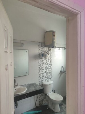 Bathroom in 3.5 BHK Apartment at Unitech Cascades, Pi Greater Noida – for Rent