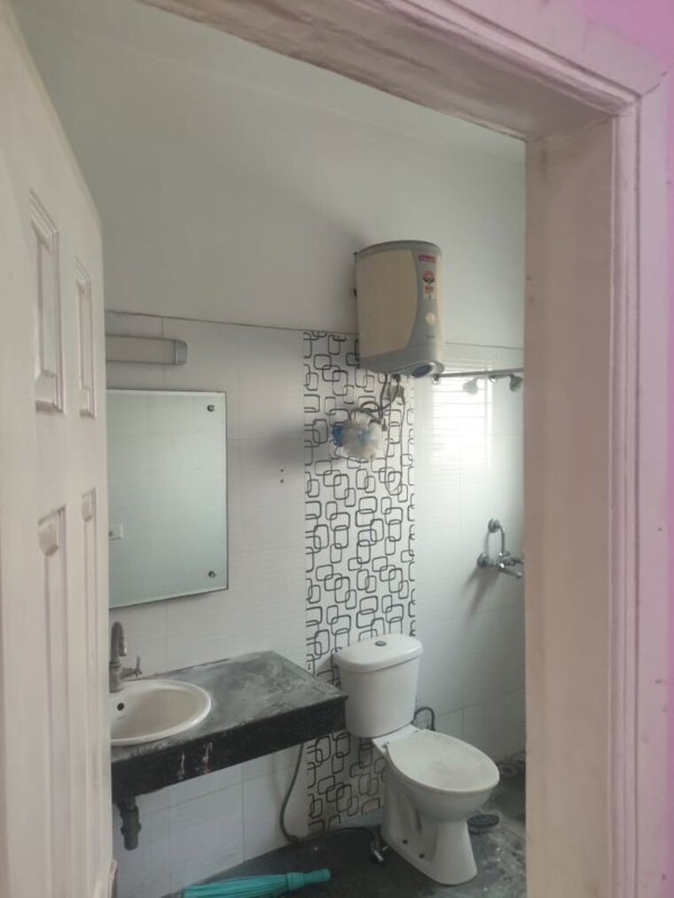 Bathroom, unitech-cascades 3.5 Bedroom 2115 Sq.Ft. Apartment In Pi Greater Noida Greater Noida 9969036