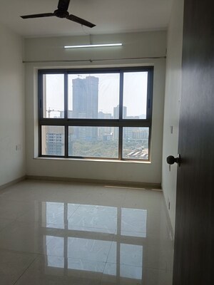 Room in 2 BHK Apartment at Kalpataru Paramount, Kapur Bawdi – for Rent