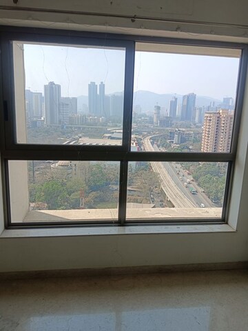 Room in 2 BHK Apartment at Kalpataru Paramount, Kapur Bawdi – for Rent