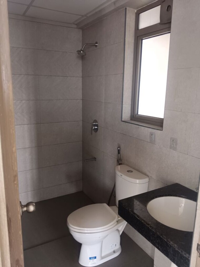 Bathroom, kalpataru-paramount 2 Bedroom 672 Sq.Ft. Apartment In Kapur Bawdi Thane 9969055