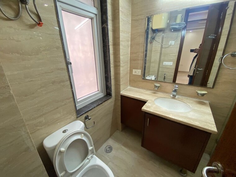 Bathroom, kalkaji 3 Bedroom 200 Sq.Ft. Builder Floor In Kalkaji Delhi 9969068