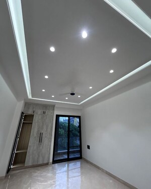 Furnished Amenities in 3 BHK Builder Floor at Defence Colony – for Rent