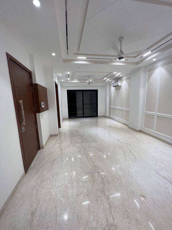 3 BHK + Servant Room Builder Floor For Rent in Defence Colony