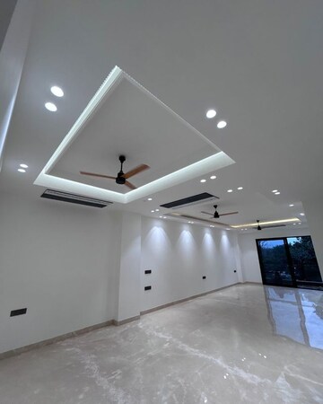 Furnished Amenities in 3 BHK Builder Floor at Defence Colony – for Rent