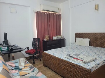 Bedroom in 3.5 BHK Apartment at Unitech Cascades, Pi Greater Noida – for Rent