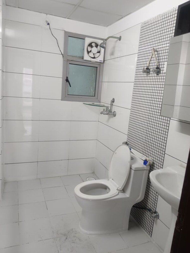 Bathroom, gulshan-bellina 3 Bedroom 791 Sq.Ft. Apartment In Sector 16 Greater Noida Greater Noida 9969173