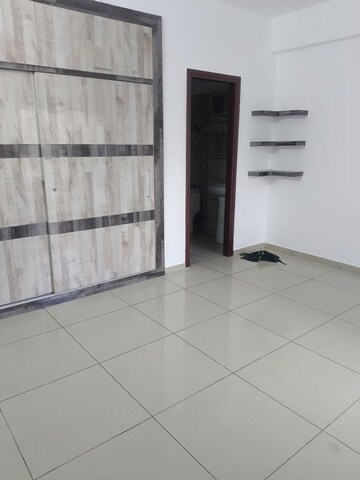 Room in 3 BHK Apartment at Gulshan Bellina, Sector 16 Greater Noida – for Rent