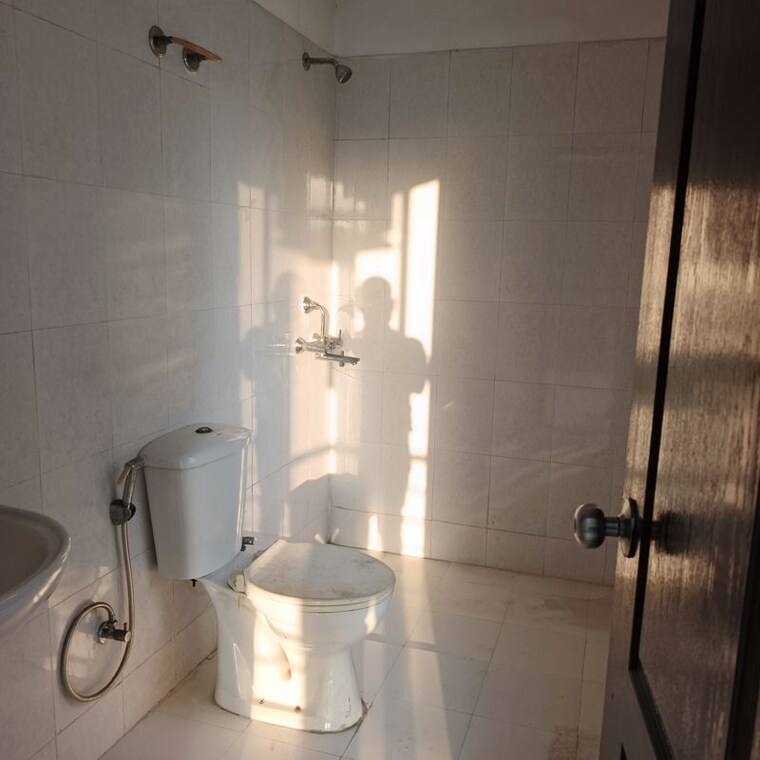 Bathroom, rps-savana 4 Bedroom 3200 Sq.Ft. Apartment In Sector 88 Faridabad 9969195