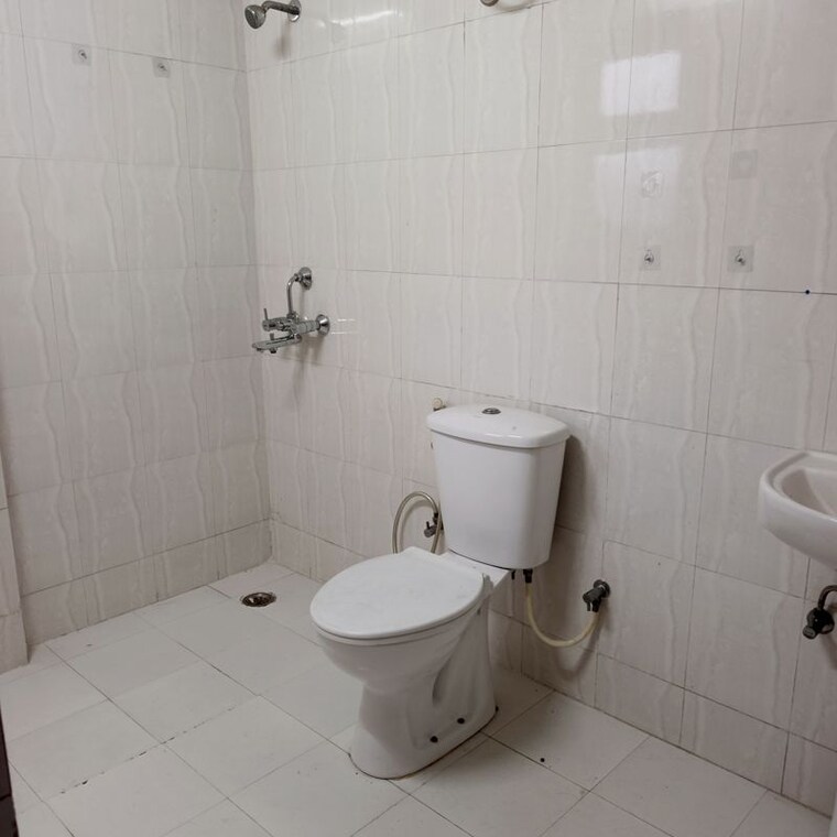 Bathroom, rps-savana 4 Bedroom 3200 Sq.Ft. Apartment In Sector 88 Faridabad 9969195