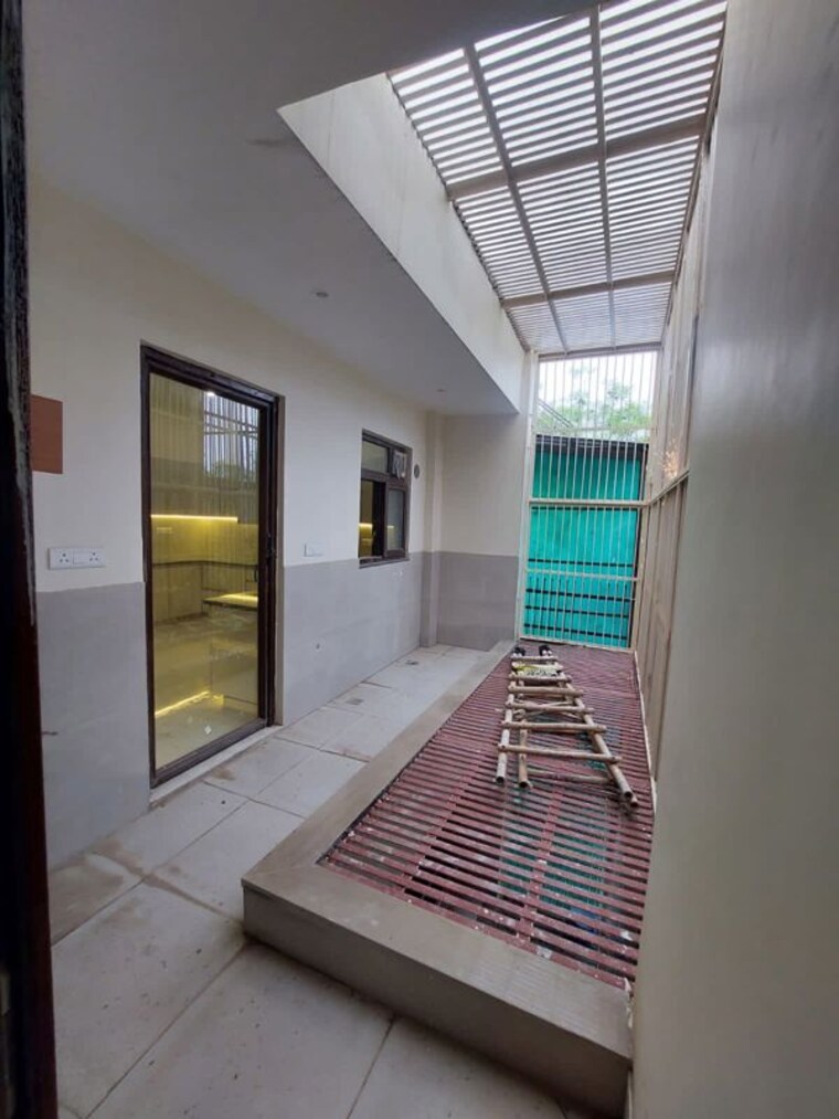 undefined, sector swarn nagri 2 Bedroom 200 Sq.Mt. Builder Floor In Sector Swarn Nagri Greater Noida 9969316