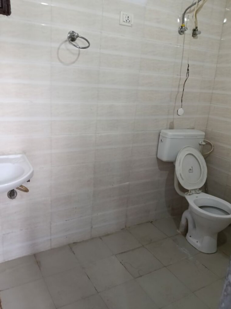 Bathroom, neb sarai 2 Bedroom 800 Sq.Ft. Builder Floor In Neb Sarai Delhi 9969317