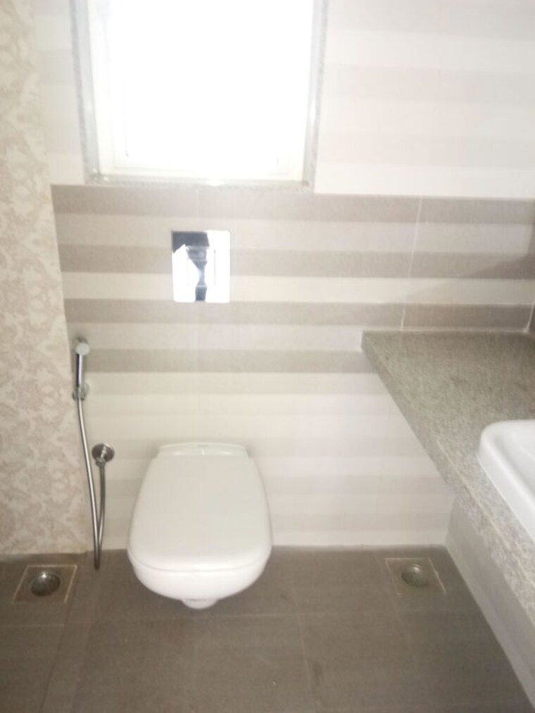 Bathroom, supreme-19 2 Bedroom 840 Sq.Ft. Apartment In Lokhandwala Mumbai 9969258
