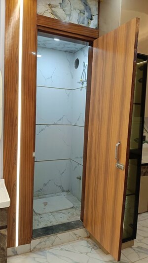 Furnished Amenities in 4 BHK Builder Floor at Shalimar Garden Extension I – for Sale