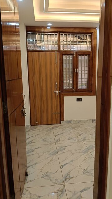 Room in 4 BHK Builder Floor at Shalimar Garden Extension I – for Sale