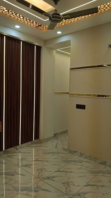 Furnished Amenities in 4 BHK Builder Floor at Shalimar Garden Extension I – for Sale