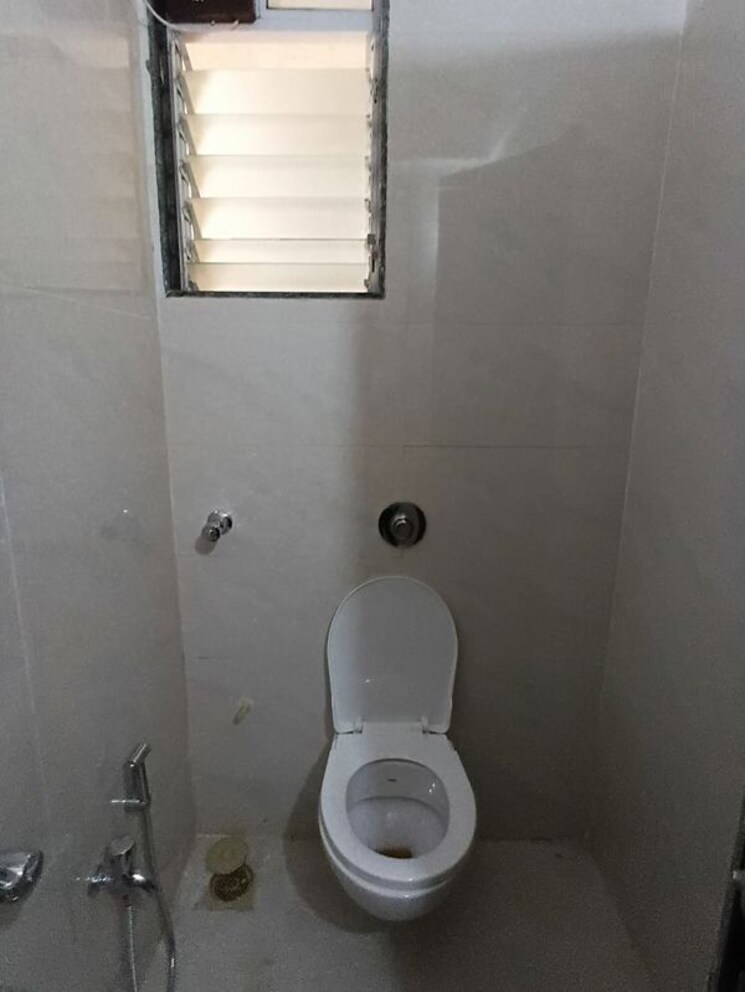 Bathroom, malad east 1 Bedroom 345 Sq.Ft. Apartment In Malad East Mumbai 9969404