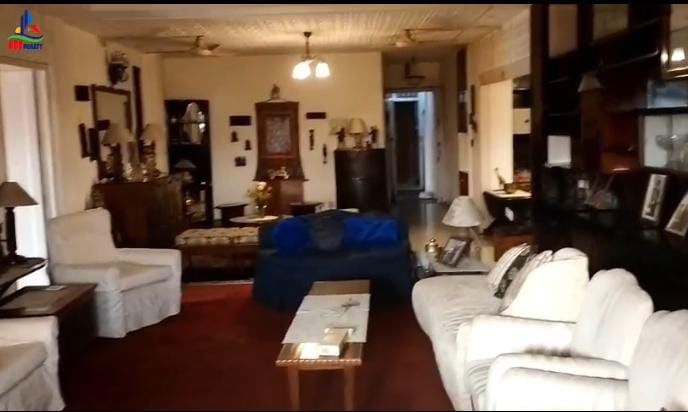 6 BHK + Pooja Room,Servant Room,Study Room,Extra Room,Basement,Store Room Apartment For Sale in Gariahat
