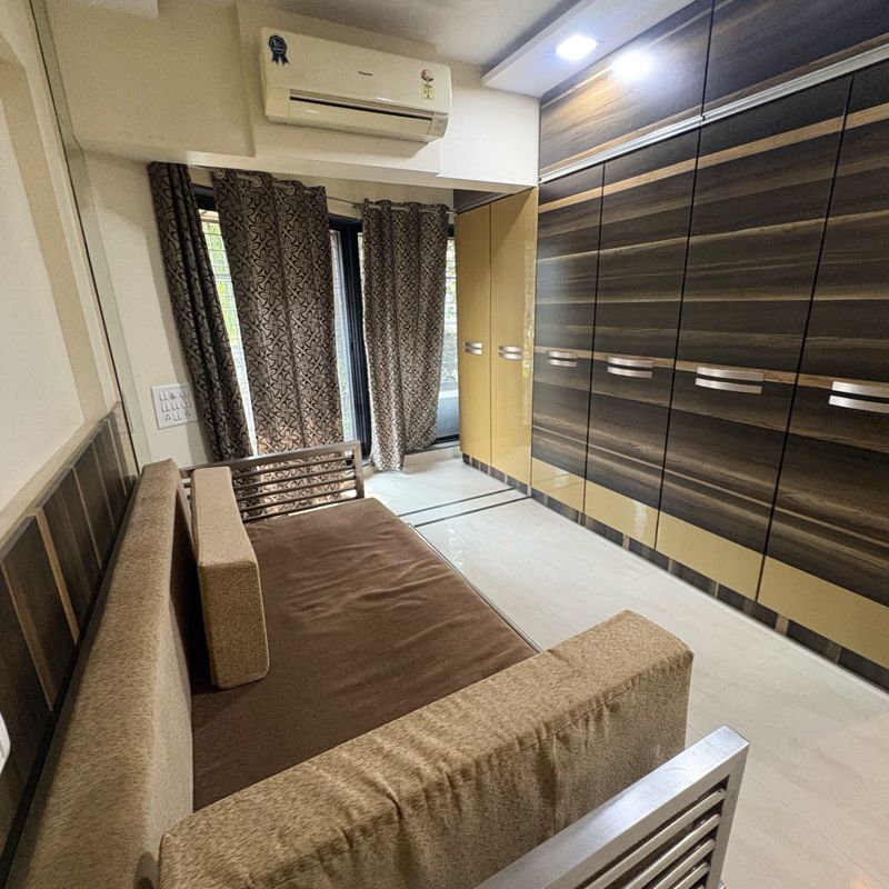 1 BHK + Pooja Room Apartment For Rent in New Suresh Apartment