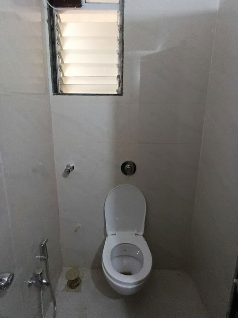 Bathroom, malad east 1 Bedroom 411 Sq.Ft. Apartment In Malad East Mumbai 9969409