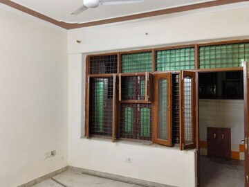 Room in 1 BHK Builder Floor at Sector 40 – for Rent