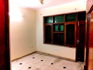 Room in 1 BHK Builder Floor at Sector 40 – for Rent