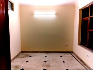 Room in 1 BHK Builder Floor at Sector 40 – for Rent