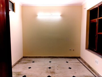 Room in 1 BHK Builder Floor at Sector 40 – for Rent