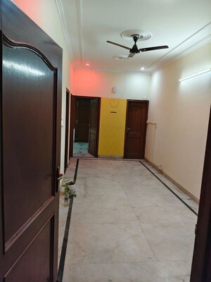 Room in 1 BHK Builder Floor at Sector 40 – for Rent