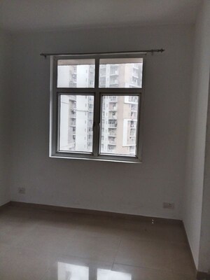 Room in 3 BHK Apartment at Gaur Saundaryam, Tech Zone 4 Greater Noida – for Rent